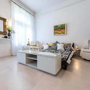 דירה Vintage Elegance Mostcentralapt !vaci Street!, בודפשט