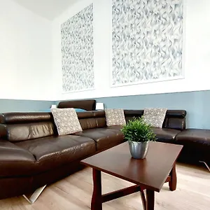Eoetvoes Apartman Apartament
