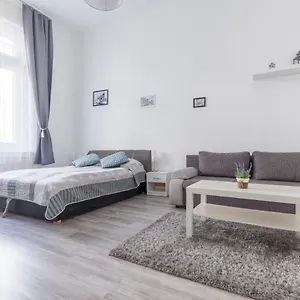 Central Studio & Budapeşte