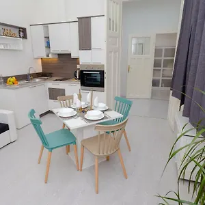 Boutique Jokai - In The City Center Apartament